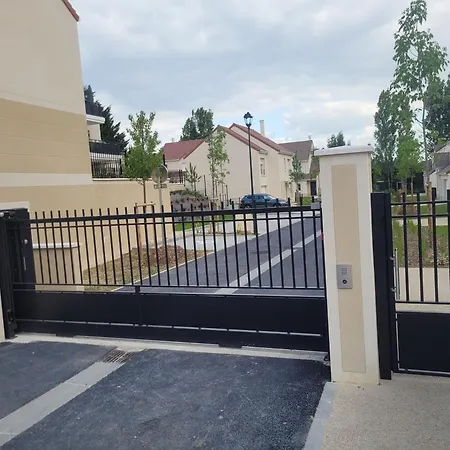 Chambre D'Hote, Dans 4 Pieces , Avec Terasse, Jardin Saint-Witz Exterior photo